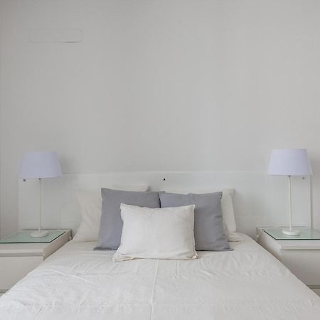 Light-Filled, Fully Renovated Apt near Belém, By TimeCooler Lisbona Esterno foto