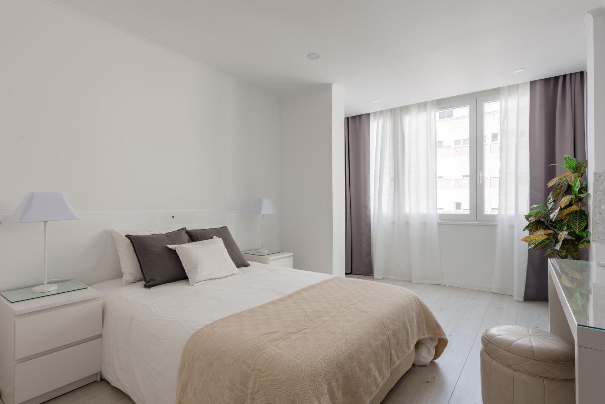 Light-Filled, Fully Renovated Apt near Belém, By TimeCooler Lisbona Esterno foto