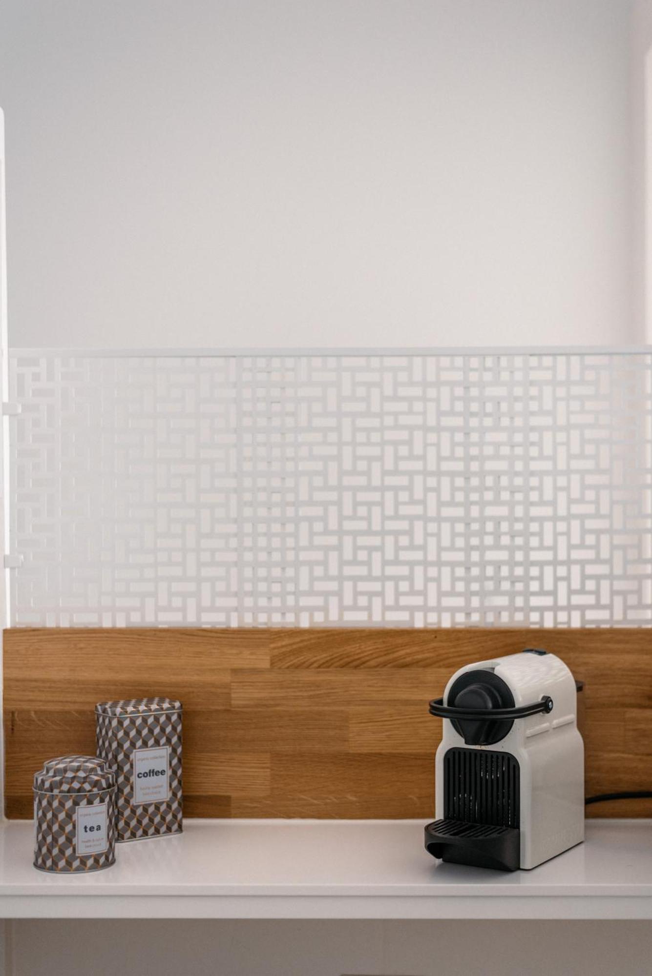 Light-Filled, Fully Renovated Apt near Belém, By TimeCooler Lisbona Esterno foto