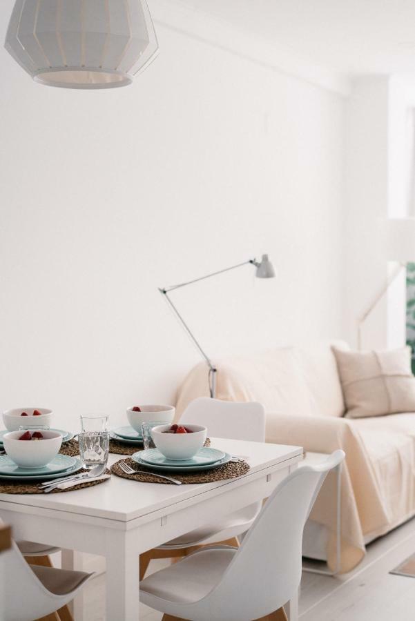 Light-Filled, Fully Renovated Apt near Belém, By TimeCooler Lisbona Esterno foto