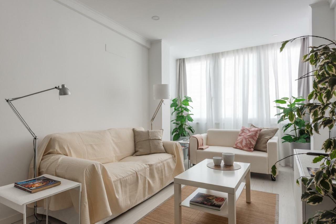 Light-Filled, Fully Renovated Apt near Belém, By TimeCooler Lisbona Esterno foto