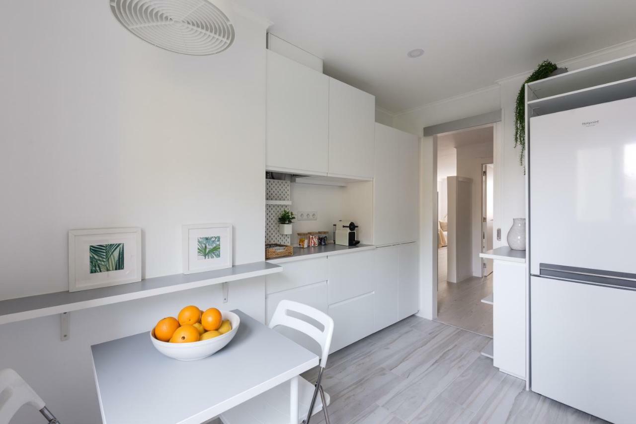Light-Filled, Fully Renovated Apt near Belém, By TimeCooler Lisbona Esterno foto