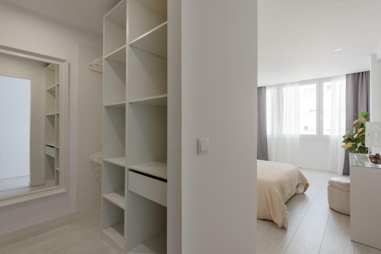 Light-Filled, Fully Renovated Apt near Belém, By TimeCooler Lisbona Esterno foto