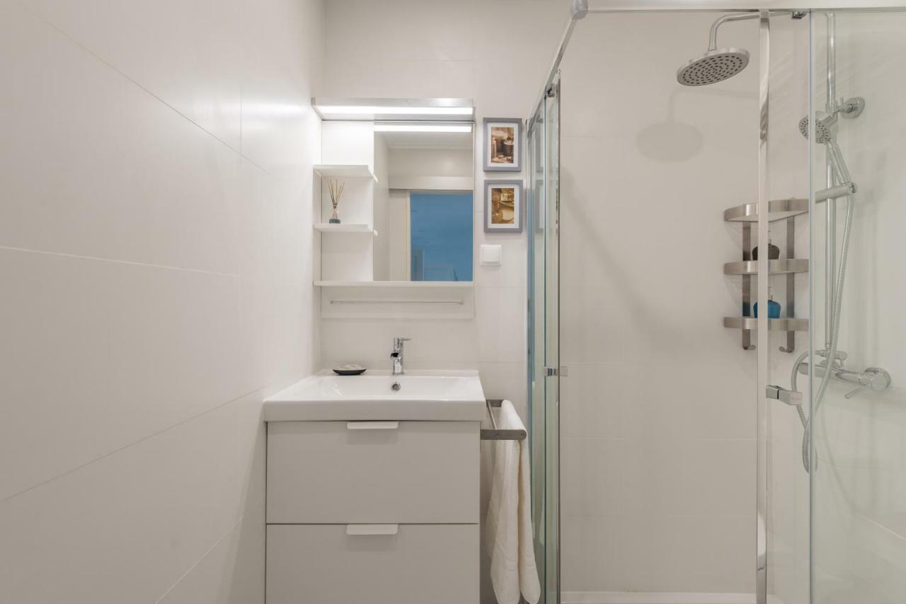 Light-Filled, Fully Renovated Apt near Belém, By TimeCooler Lisbona Esterno foto