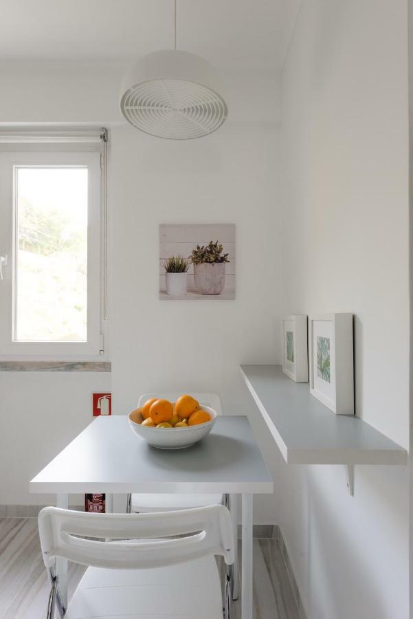 Light-Filled, Fully Renovated Apt near Belém, By TimeCooler Lisbona Esterno foto