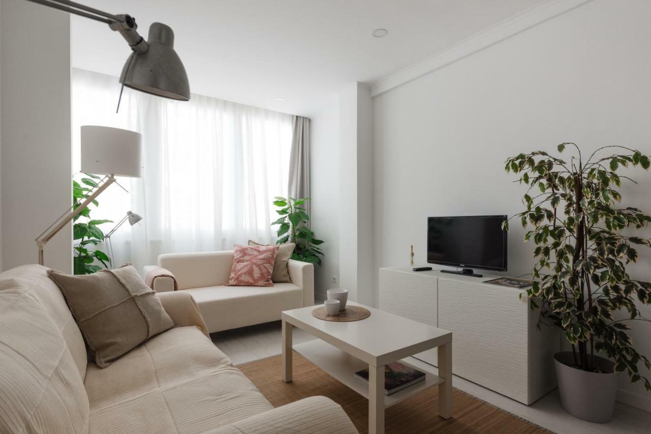 Light-Filled, Fully Renovated Apt near Belém, By TimeCooler Lisbona Esterno foto