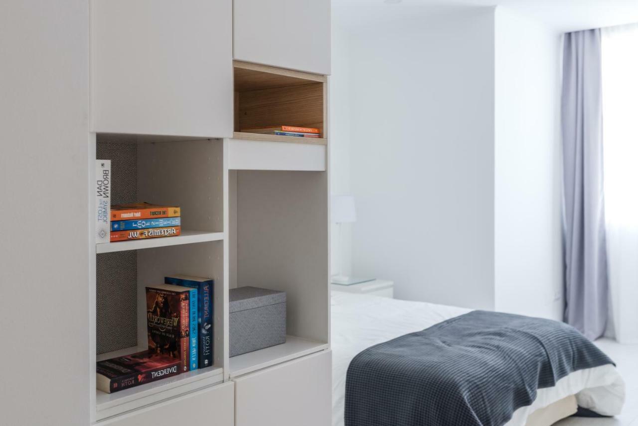 Light-Filled, Fully Renovated Apt near Belém, By TimeCooler Lisbona Esterno foto