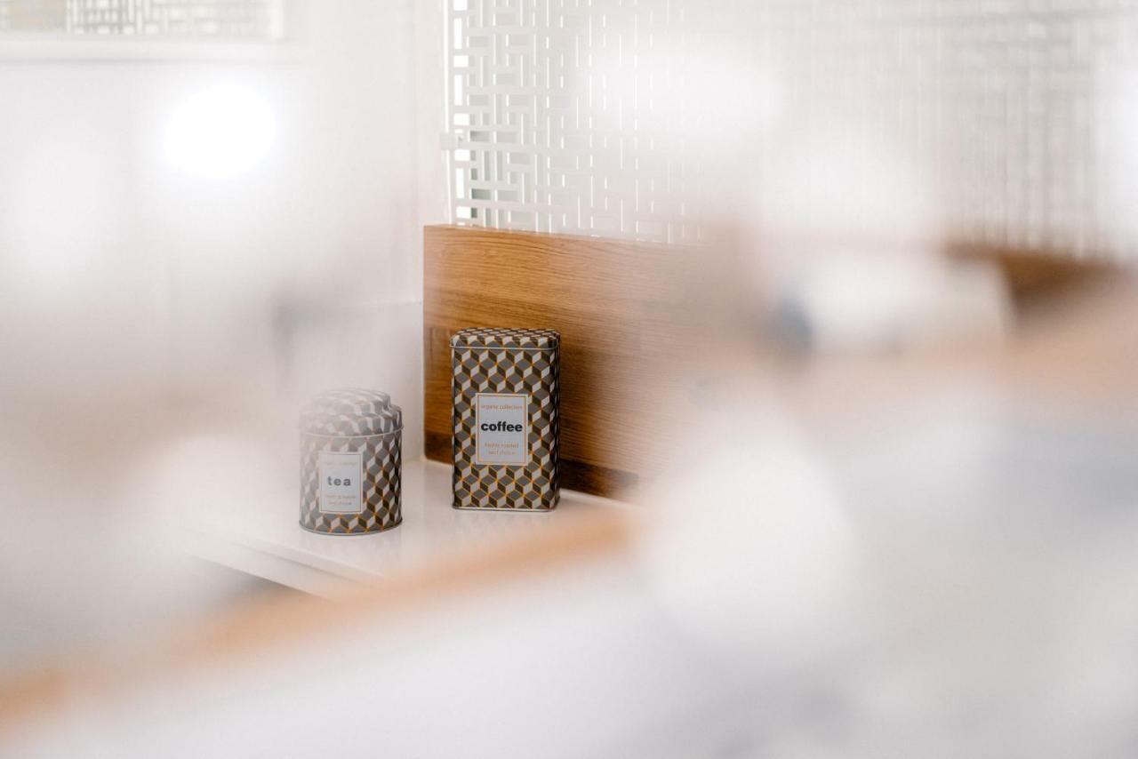 Light-Filled, Fully Renovated Apt near Belém, By TimeCooler Lisbona Esterno foto