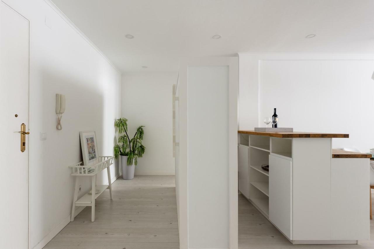Light-Filled, Fully Renovated Apt near Belém, By TimeCooler Lisbona Esterno foto