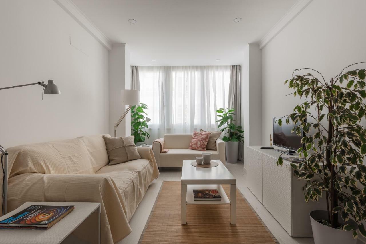 Light-Filled, Fully Renovated Apt near Belém, By TimeCooler Lisbona Esterno foto