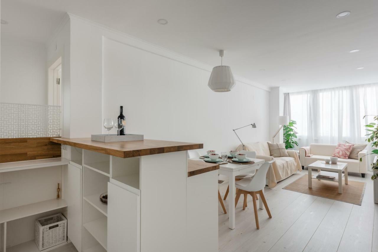 Light-Filled, Fully Renovated Apt near Belém, By TimeCooler Lisbona Esterno foto